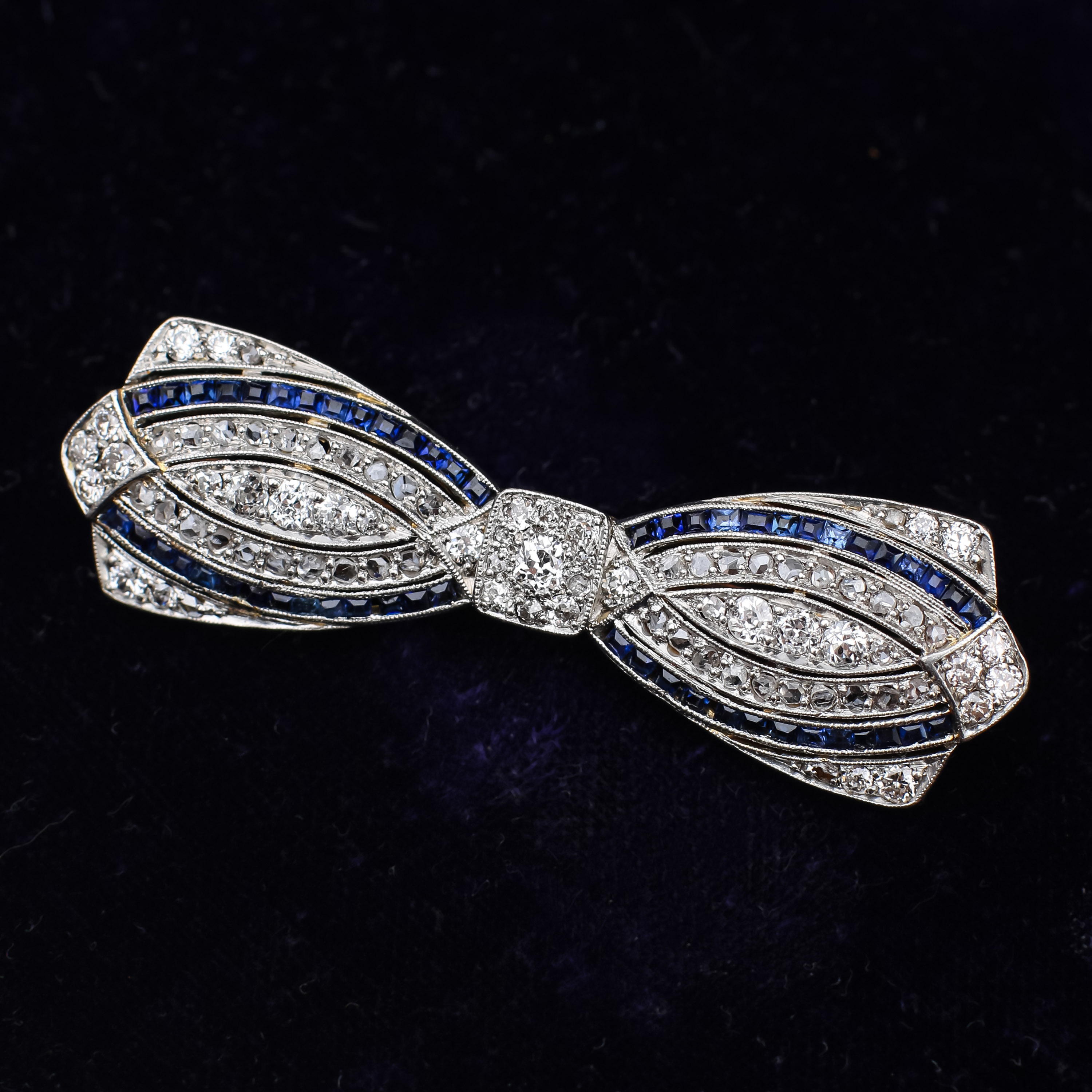 Bow Brooch Hero Image (1)